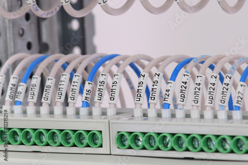 Marking of insulated mounting wires with tape.