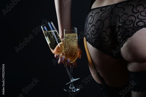 champagner, jahreswende, silvester, feier, bett, schlafzimmer, sekt, po, unterwäsche, silvester, verführung, domina, prostituierte, käufliche, liebe, sexy, erotik, wein, glas, alke, trinken, champaign