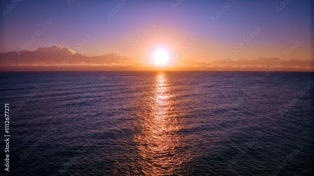 Fototapeta premium Sunrise over the ocean