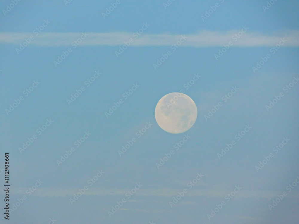 Der Mond am südlichen Himmel am Morgen