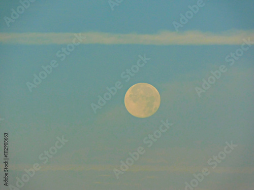 Der Mond am südlichen Himmel am Morgen