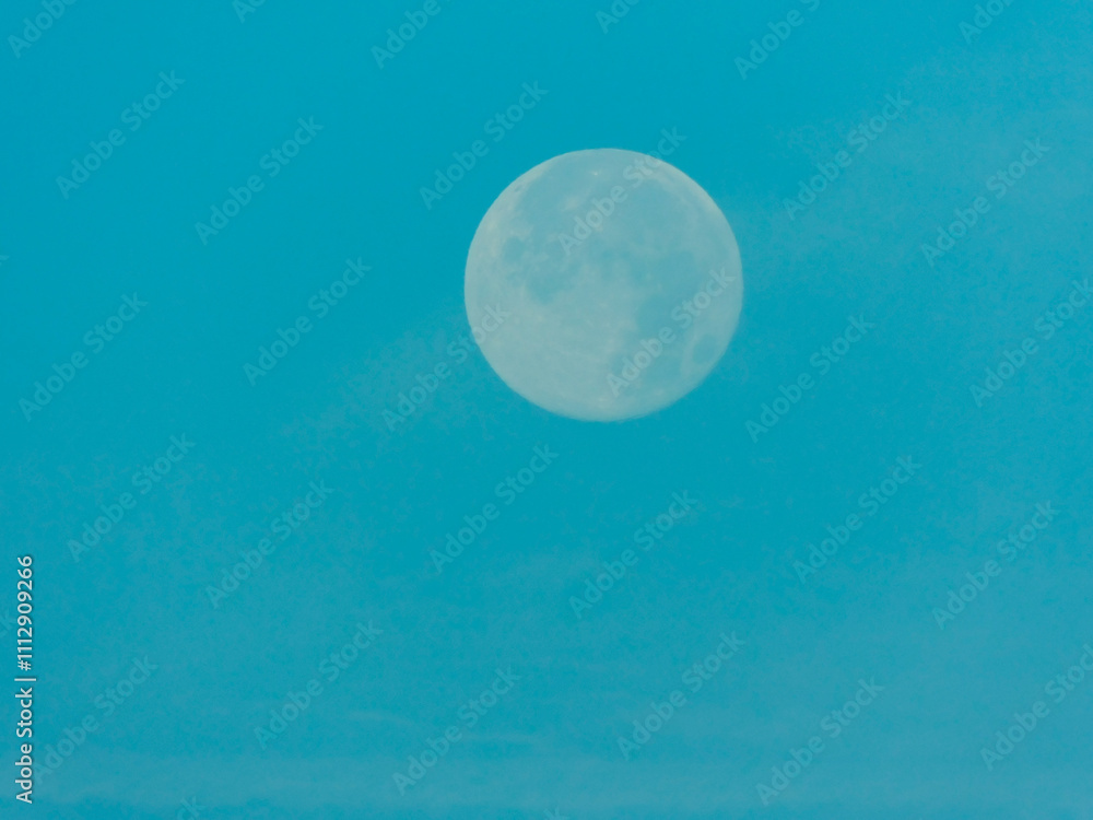 Der Mond am südlichen Himmel am Morgen