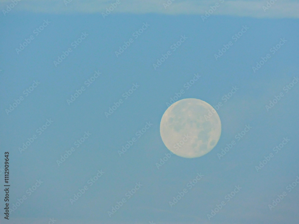 Der Mond am südlichen Himmel am Morgen