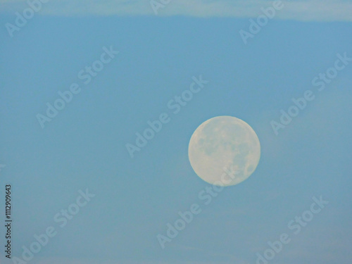 Obraz na płótnie Der Mond am südlichen Himmel am Morgen w salonie