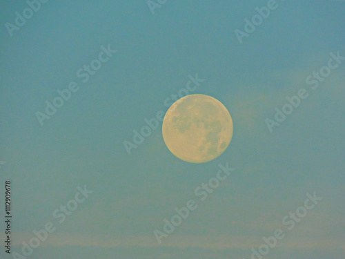 Obraz na płótnie Der Mond am südlichen Himmel am Morgen w salonie