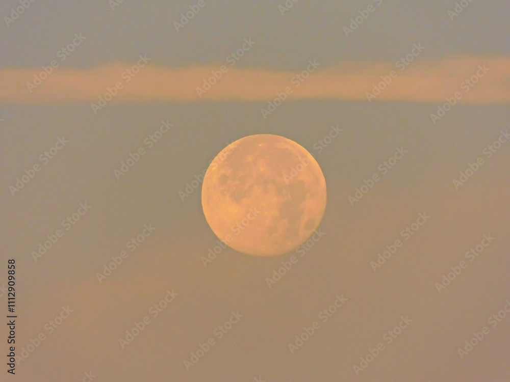 Der Mond am südlichen Himmel am Morgen