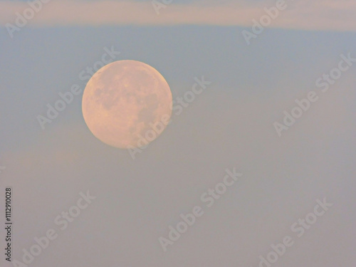 Obraz na płótnie Der Mond am südlichen Himmel am Morgen w salonie