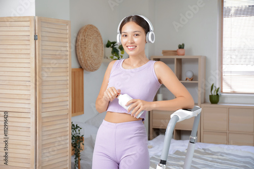 Sporty Asian woman with hea...