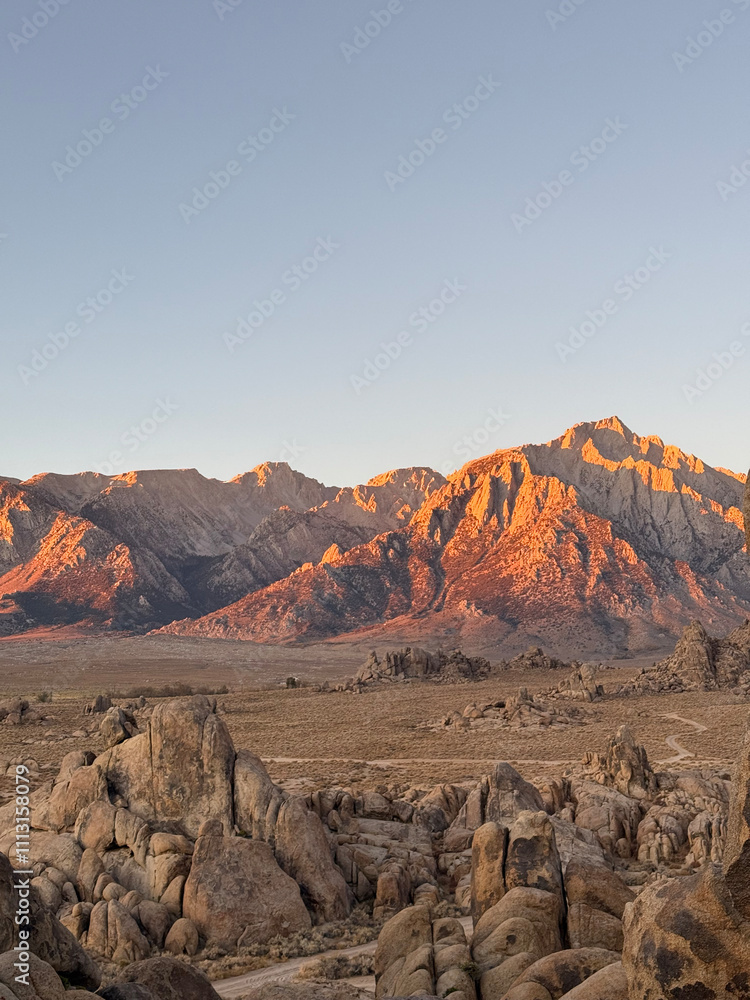 Naklejka premium Surene Mountains