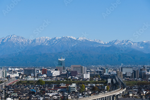 2024年11月呉羽山から富山市街地と北アルプス剱岳立山連峰