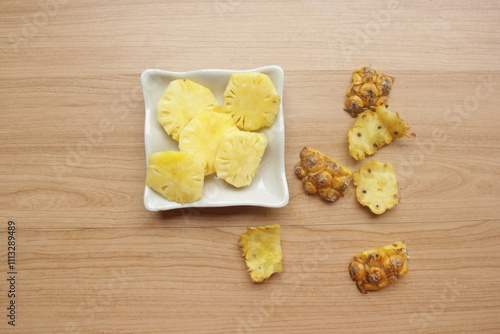 Wallpaper Mural slice pineapple Torontodigital.ca