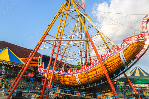 Quadro em tela pirate ship or swinging boat in the amusement park in the afternoon