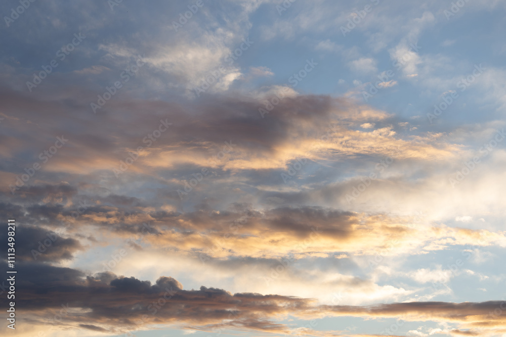 Obraz premium Sunset paints sky with vibrant hues background.