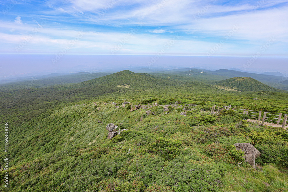 Naklejka premium 산 정상에서 바라보는 자연 풍경 제주 서귀포시 서호동 윗세오름