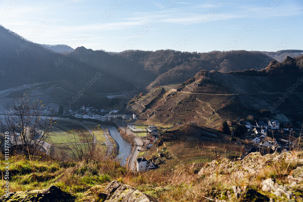 Blick von der Saffenburg in das Ahrtal, Herbst 2024