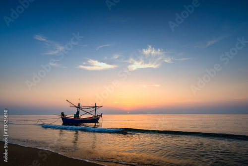 Obraz na płótnie Sunrise on the sea beach with fishing boat w salonie