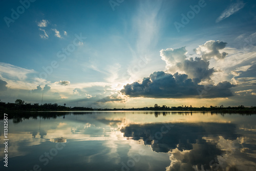 Obraz na płótnie Sunset at the lake landscape w salonie