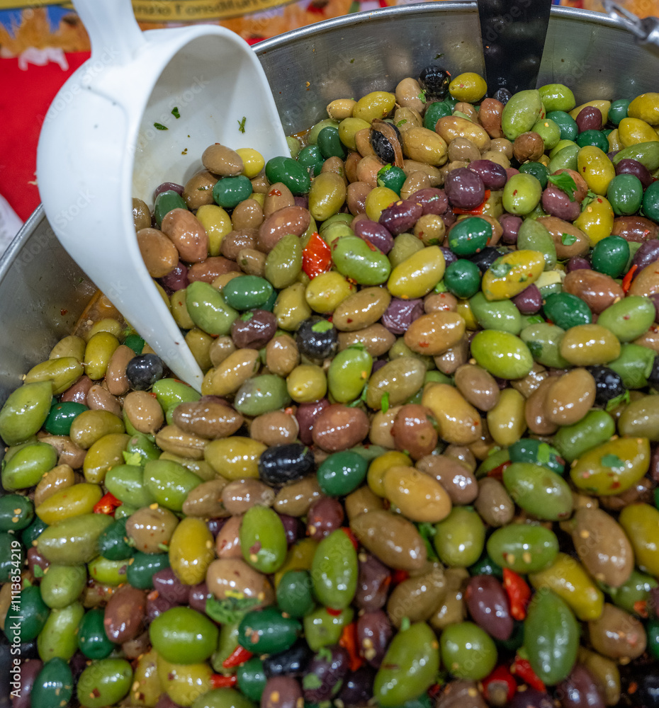 Salon international de l'agriculture à Paris en février 2024 olives mixtes épicées et huile d'olives Salon international de l'agriculture à Paris en février 2024 olives mixtes épicées et huile d'olives