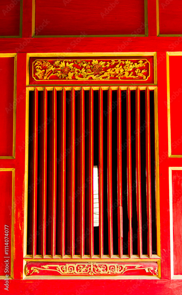 Fototapeta premium Chinese traditional red window