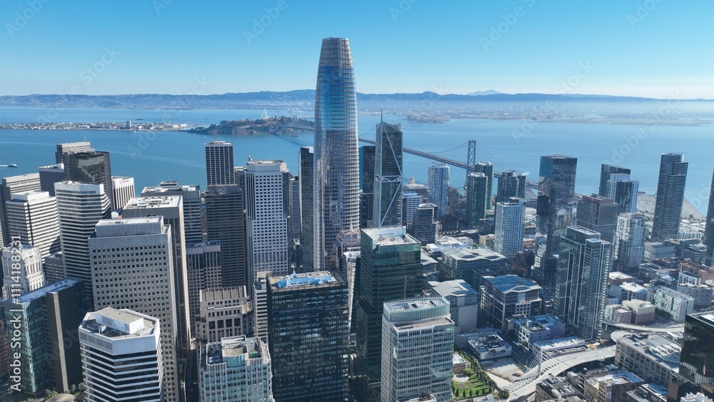 Obraz premium Downtown City At San Francisco In California United States. Highrise Building Architecture. Tourism Travel. Downtown City At San Francisco In California United States.