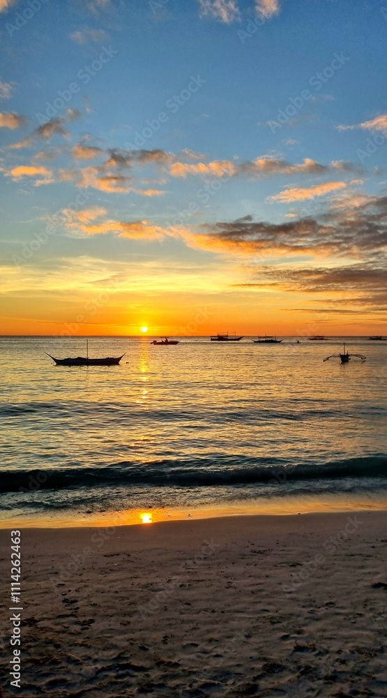 Naklejka premium sunset over the sea in Boracay in the Phillipines 