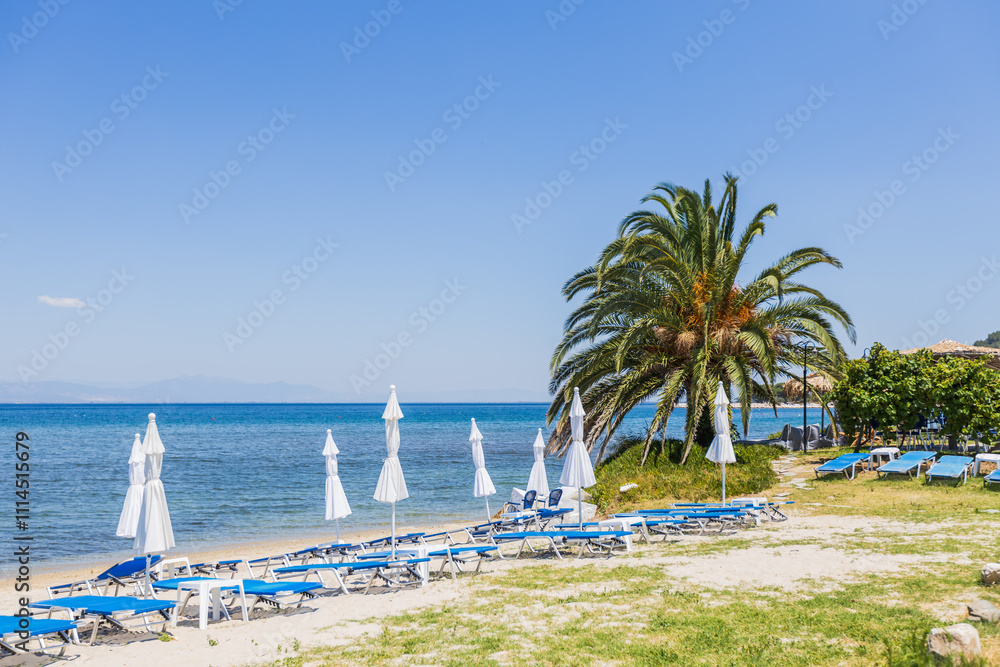 Fototapeta premium Picturesque sandy beach in Greece perfect summer vacation destination for relaxation by the sea.