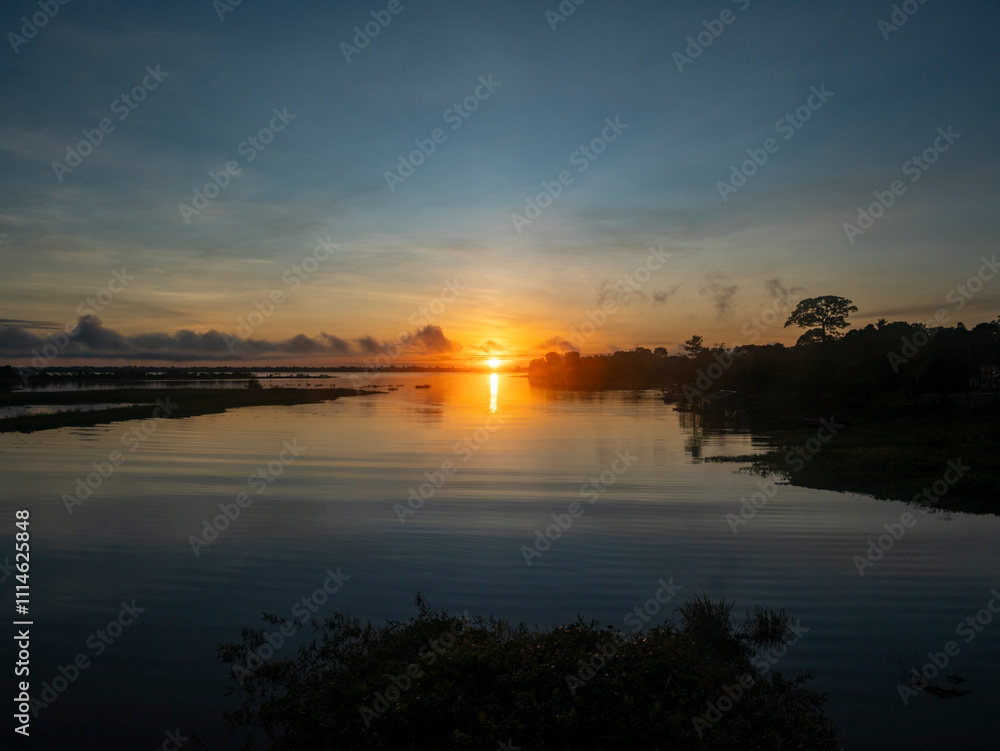 Fototapeta premium Morning atmosphere and sunrise on the Amazon east of Tefé.