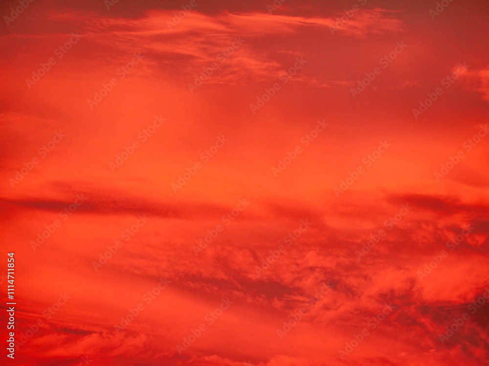 Fototapeta premium Vibrant Red Sunset Sky With Dramatic Clouds and Serene Atmosphere