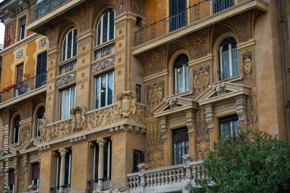 Fototapeta premium ornate building with a distinctive architectural style, likely from the early 20th century