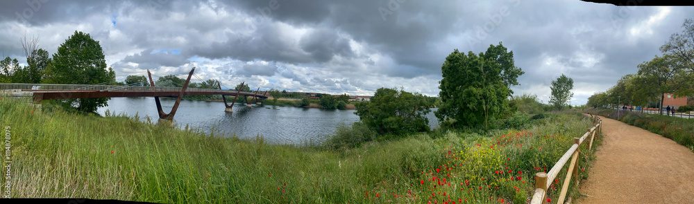Fototapeta premium panorámica puente de salamanca la pesquera tejares 2024