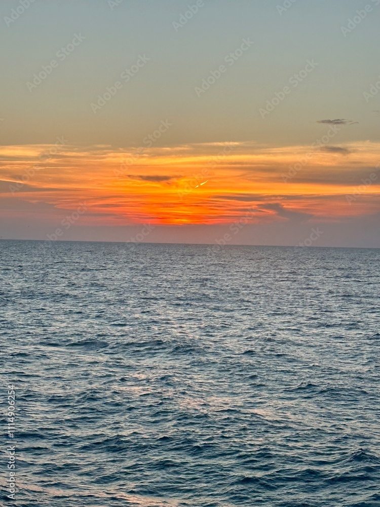 Fototapeta premium sunset over the sea