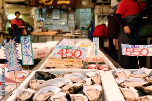 Фотография Chuo, Tokyo, Japan: Oct 16, 2019 - Fresh oysters, sea urchin, baby octopus and s