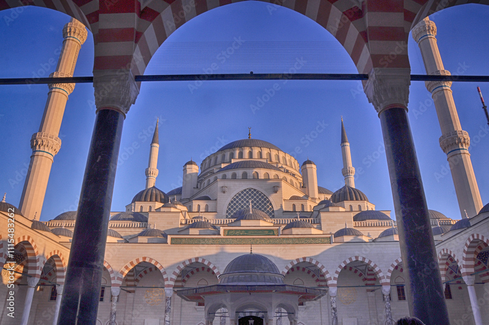 Fototapeta premium Grand Camlica Mosque in Istanbul, Turkey.