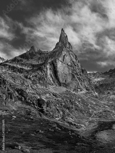 aiguille Dibona en noir et blanc - peur photo