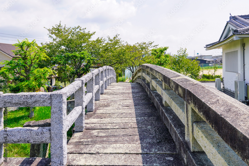 Obraz premium 御着城跡公園に復元された旧天川橋(兵庫県姫路市)
