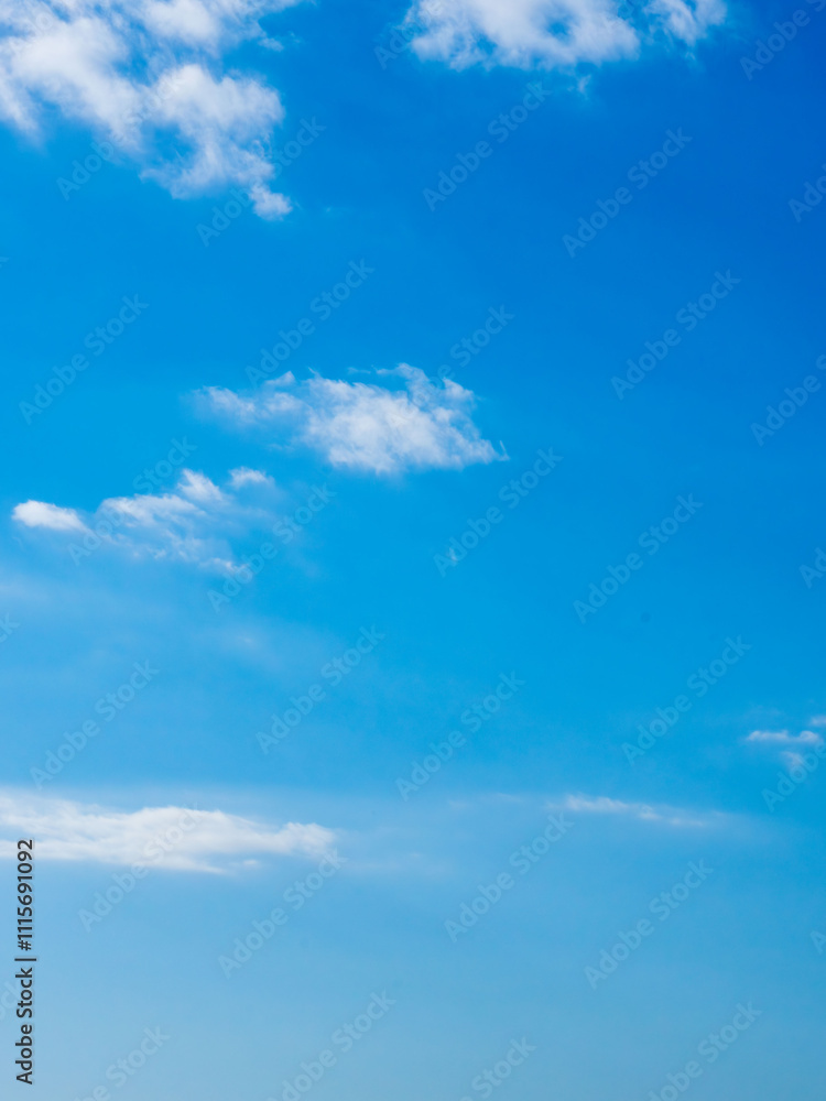 Fototapeta premium 冬の青空と白い雲01