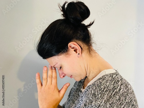 woman using pressure points