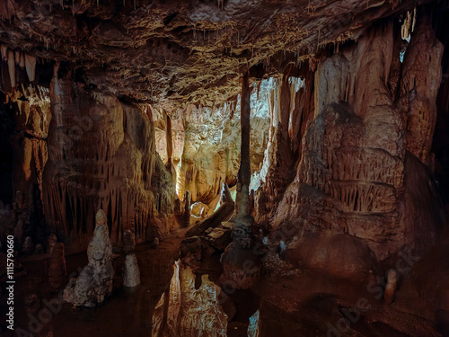 Foto The underground karst grotto of Postojna cave, Slovenia