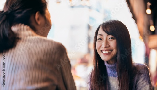 Wallpaper Mural 友達と話す若い女性 Torontodigital.ca