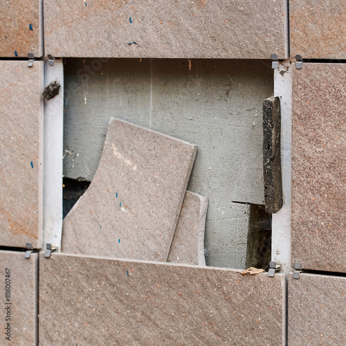 Obraz na płótnie Broken exterior wall with missing tiles close-up, damage and need for construction repair. Exterior building facade with broken tiles, facade damage. Selective focus. w salonie