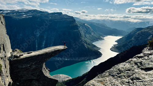 norway instragram point trolltunga cliff
