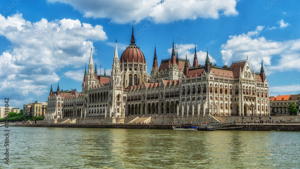 Fototapeta premium Parliament building along the Danube, Budapest, Hungary