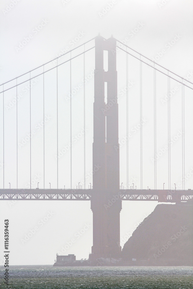 Fototapeta premium Golden Gate Bridge Pillars Shrouded in Mist