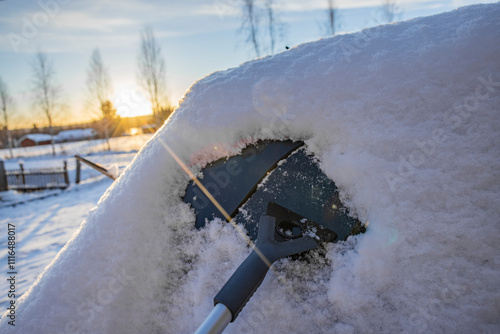 Vereiste Autoscheibe im Winter an einem PKW