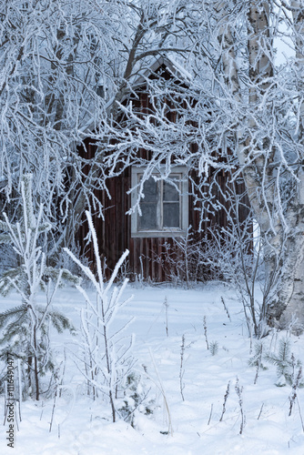 Rotes Haus in Schweden im winter