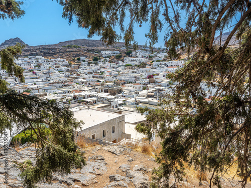 Der Blick auf Lindos auf der Insel Rhodos photo