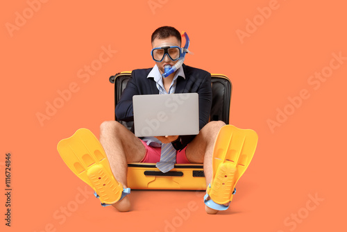 Young office worker in divi...