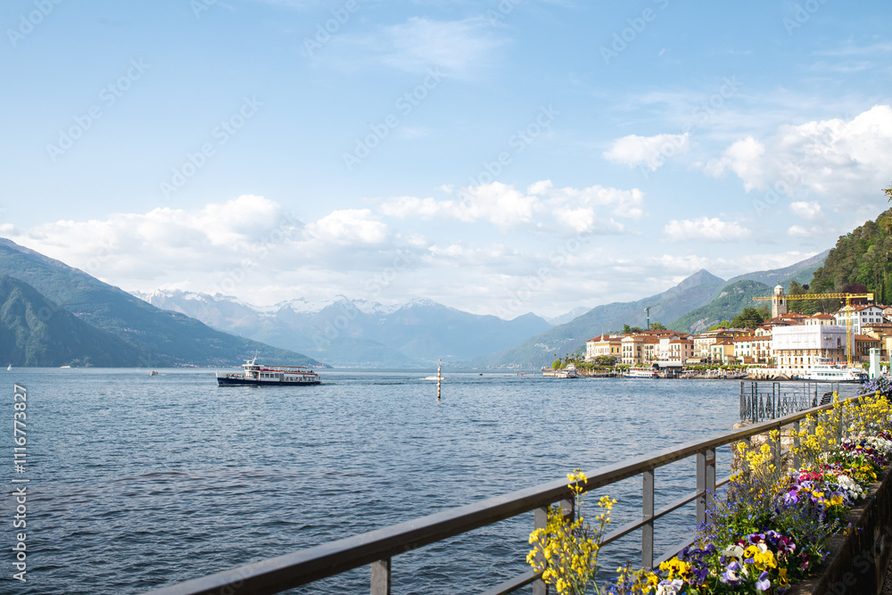 Obraz premium View of Lake Como on a sunny day. Italy.