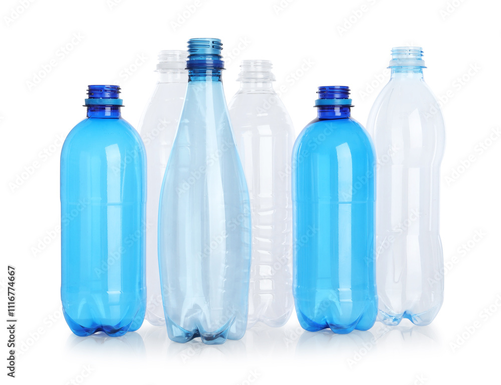 Naklejka premium Many empty plastic bottles isolated on white