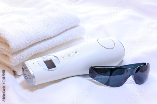 家庭用光脱毛器＆専用サングラス＆タオル　自宅で簡単全身脱毛